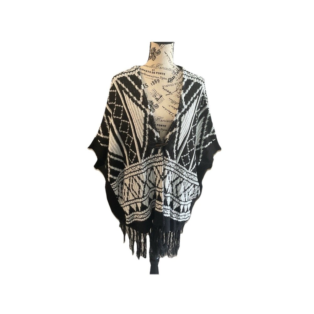 Miss Me Poncho Shawl Size Medium Fringe Toggle Button Cottage Fairy Core Boho